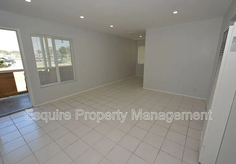 951 W Cedar Ct #1 — Photo 4