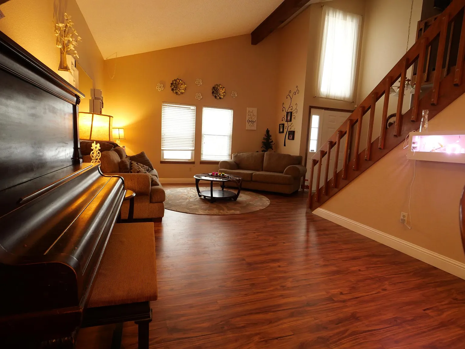 4 bed, 2072 sqft, $800 — Photo 2
