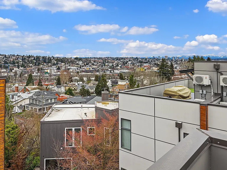 410 W Fulton St — Photo 24