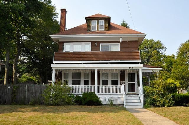 1st image of 843 Watertown St #1