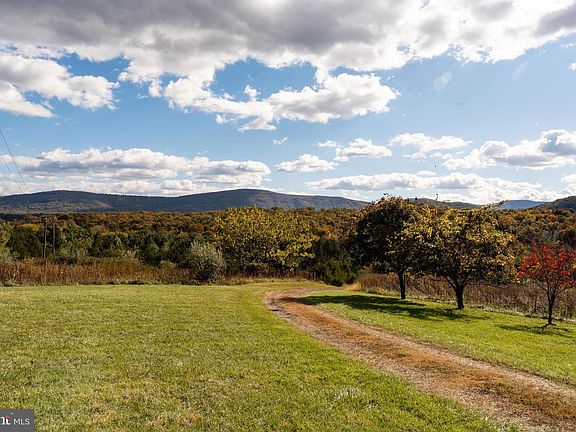 2nd image of 461 Thunderbird Rd