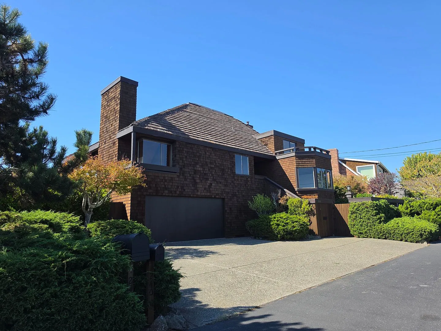 Tiburon Private Retreat with views of the world, pool, multiple decks and a vintage touch — Photo 2