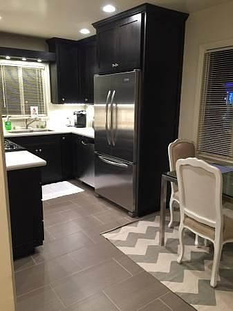 Chef's kitchen w/ gas range and oven