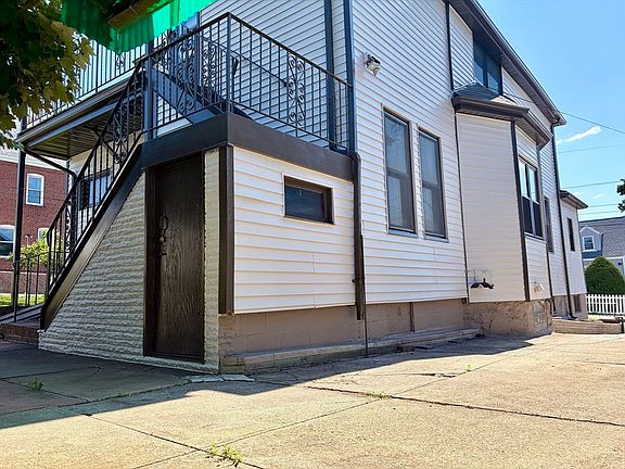 3rd image of 42 Genessee St