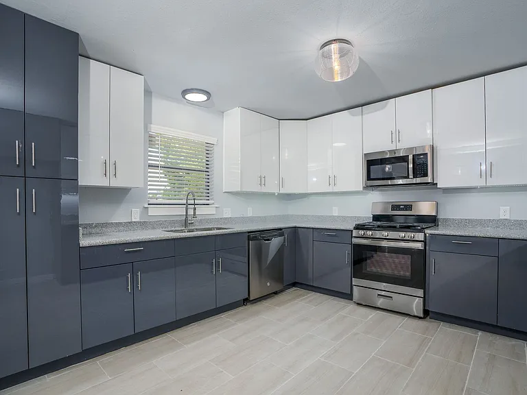 1403 Center St — Photo 9