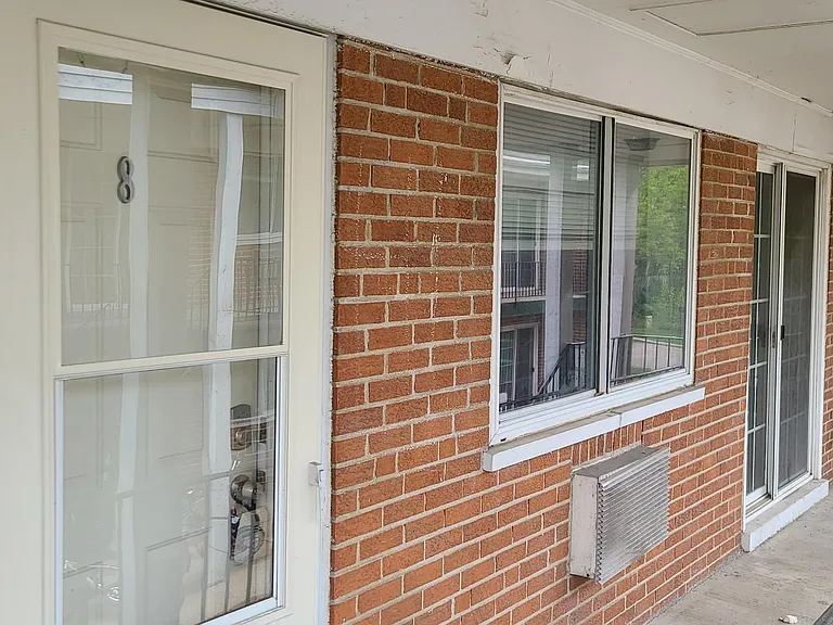 323 N Princeton Ave #8 — Photo 2