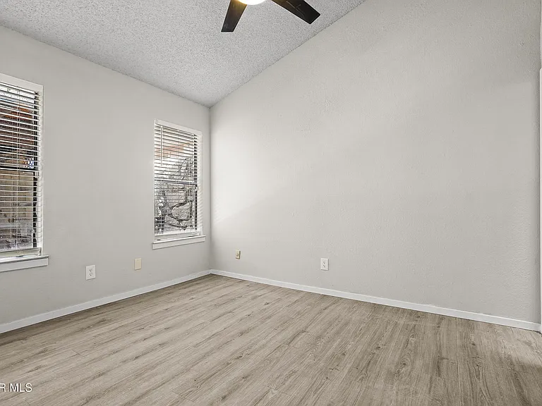 10720 Chert St — Photo 30