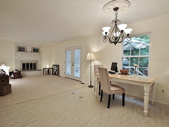 4th image of 4915 Tallowwood Dr