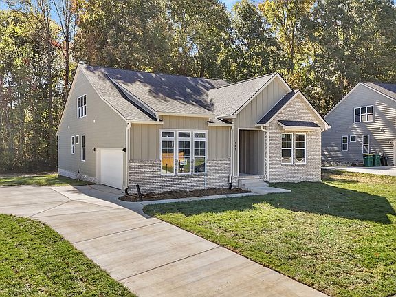 3rd image of 109 Chalone Dr