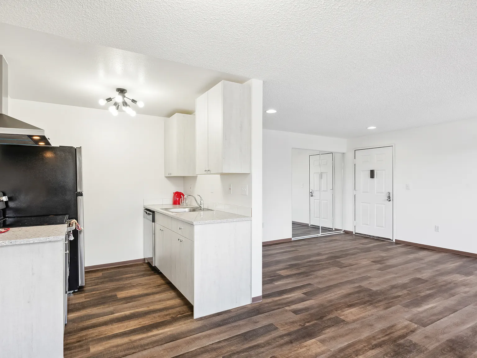 2 bed, 792 sqft, $2,249 — Photo 2