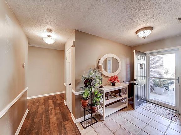 3rd image of 664 Pinebrook Dr