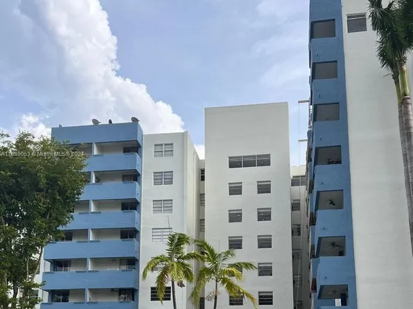 5050 NW 7th St APT 305, Miami, FL 33126
