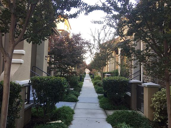 Beautiful community with many amenities