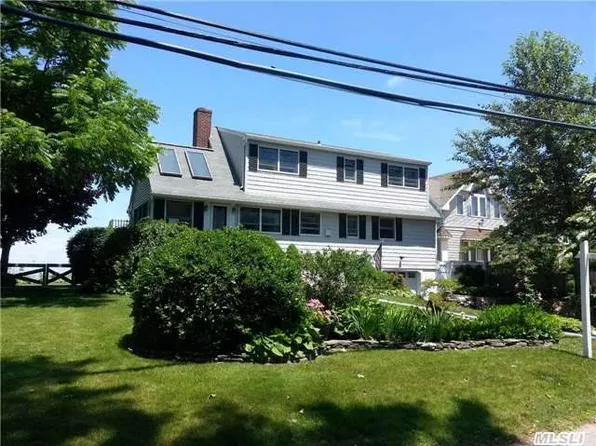 7 Seacliff Ave, Miller Place, NY 11764