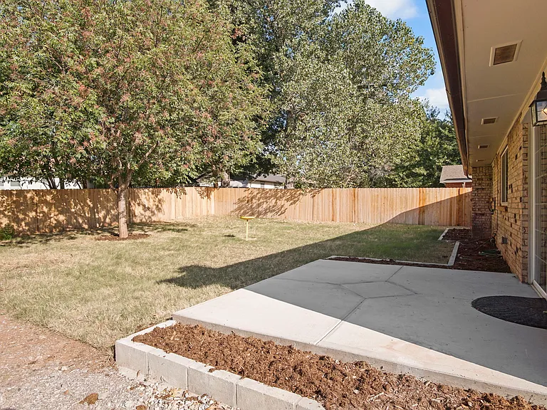 625 Hawthorne Pl — Photo 8