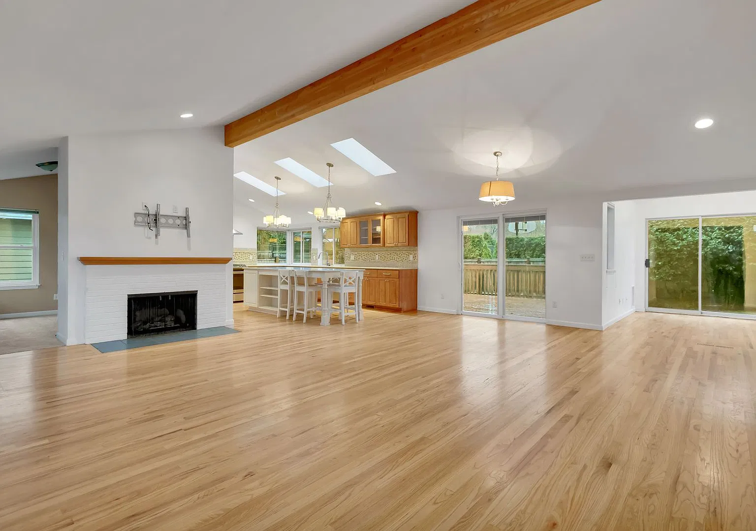 Beautifully Renovated Home in the Heart of Normandy Park — Photo 2