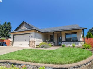 1027 S 41st St, Springfield, OR 97478