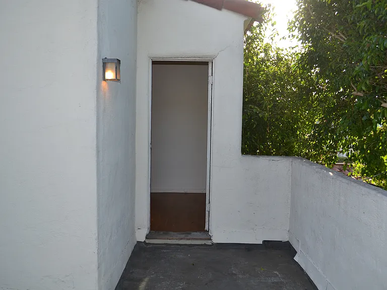 936 S Sherbourne Dr — Photo 22