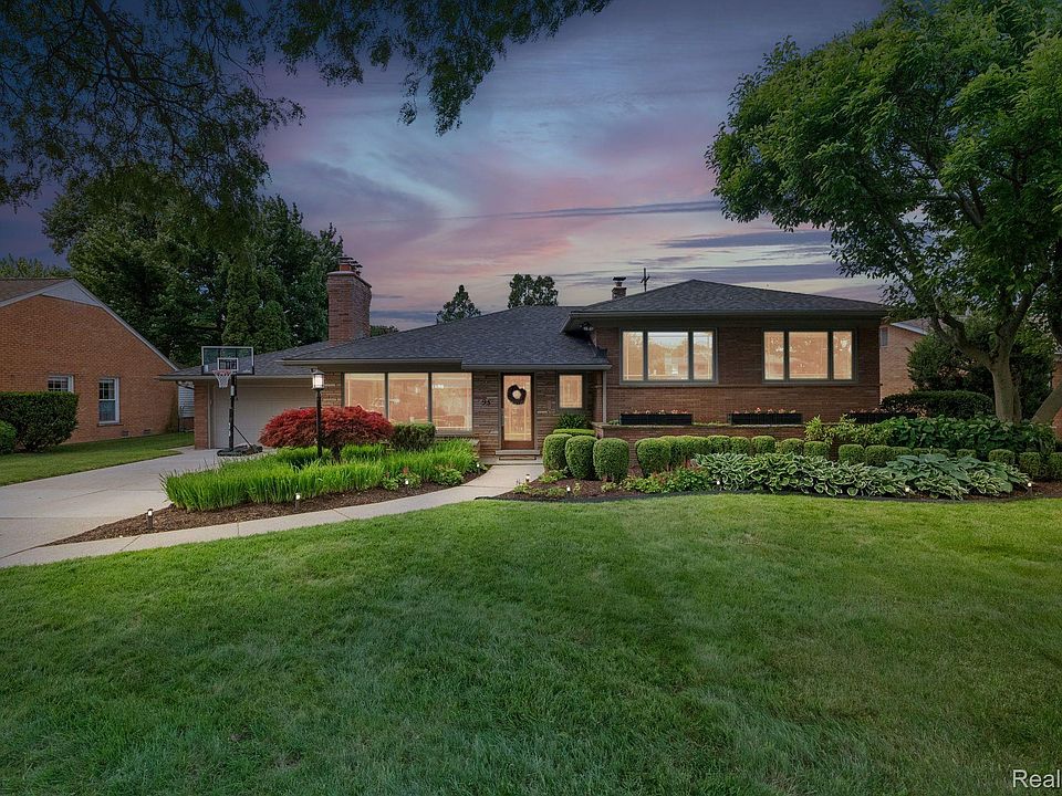 1st image of 95 Crestwood Dr