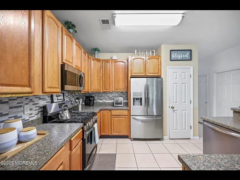 100 Pine St #9 — Photo 15