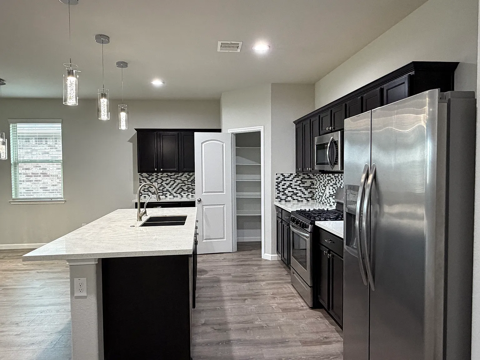4 bed, 1757 sqft, $2,250 — Photo 4