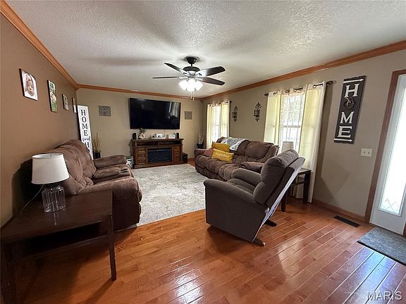 5th image of 137 Rosewood Dr