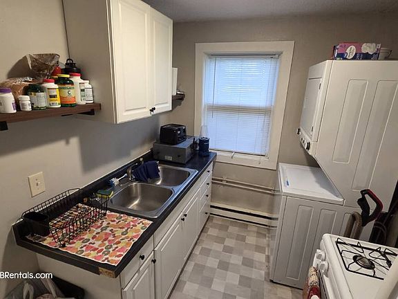 4th image of 228 William St N #1