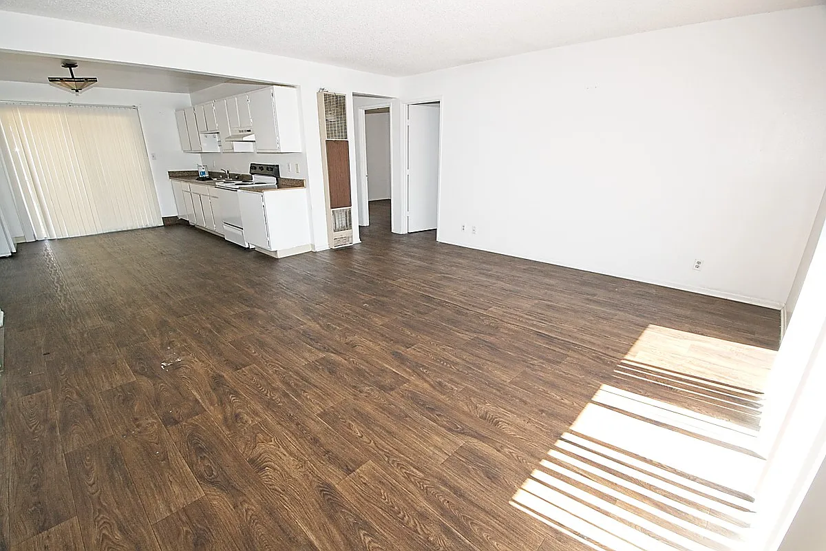 2 bed, 950 sqft, $1,200 — Photo 4