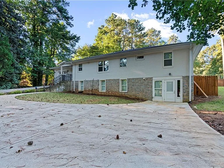 1841 Gainsborough Dr — Photo 1