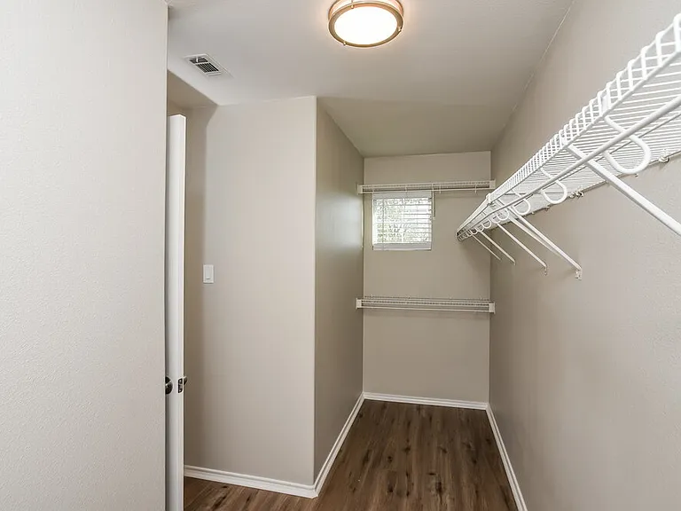 9202 Hilltop Crossing Dr — Photo 14