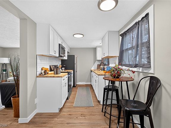 5th image of 2747 Lincoln Way NW