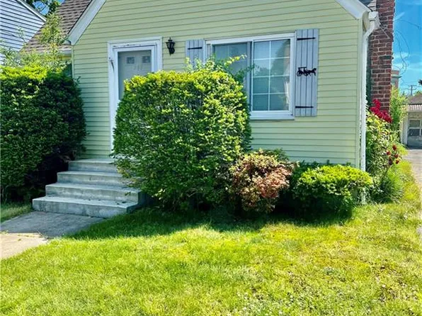 247 Ausdale Rd, Cranston, RI 02910