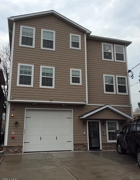 104 Broughton Ave #1B — Photo 1