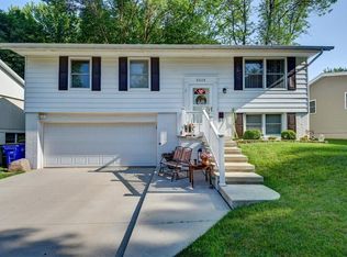 6008 Langdon Ave SW, Cedar Rapids, IA 52404