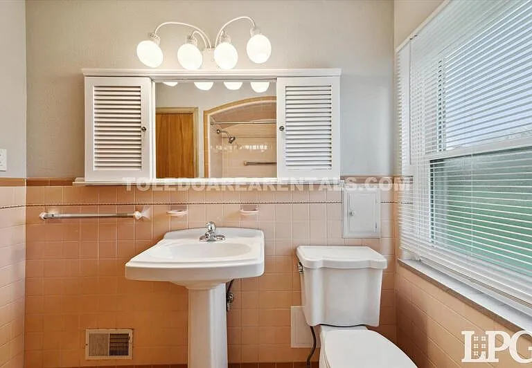 391 Perry Dr — Photo 20
