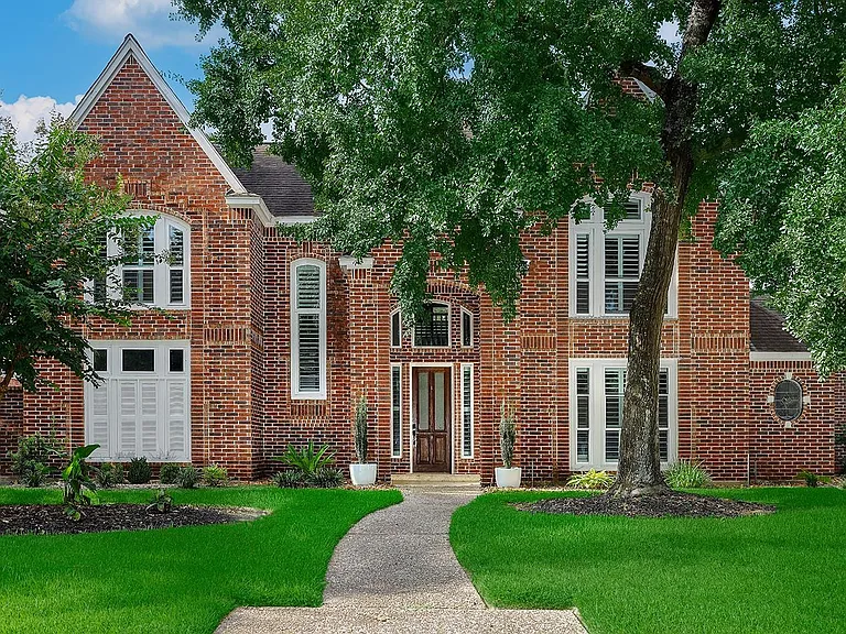 2 Silverstrand Pl — Photo 1
