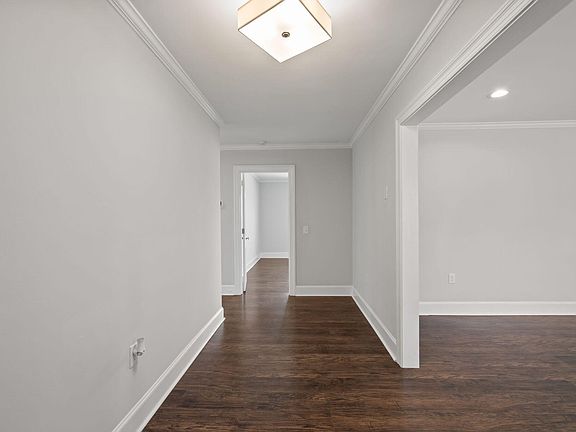 5th image of 1025 Lakeside Dr