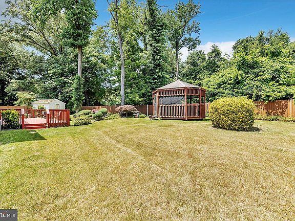 4th image of 404 Willow Wood Ct