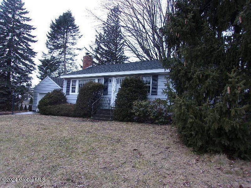 4th image of 92 McNutt Avenue