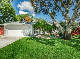 1417 Red Oak Dr, Tarpon Springs, FL 34689