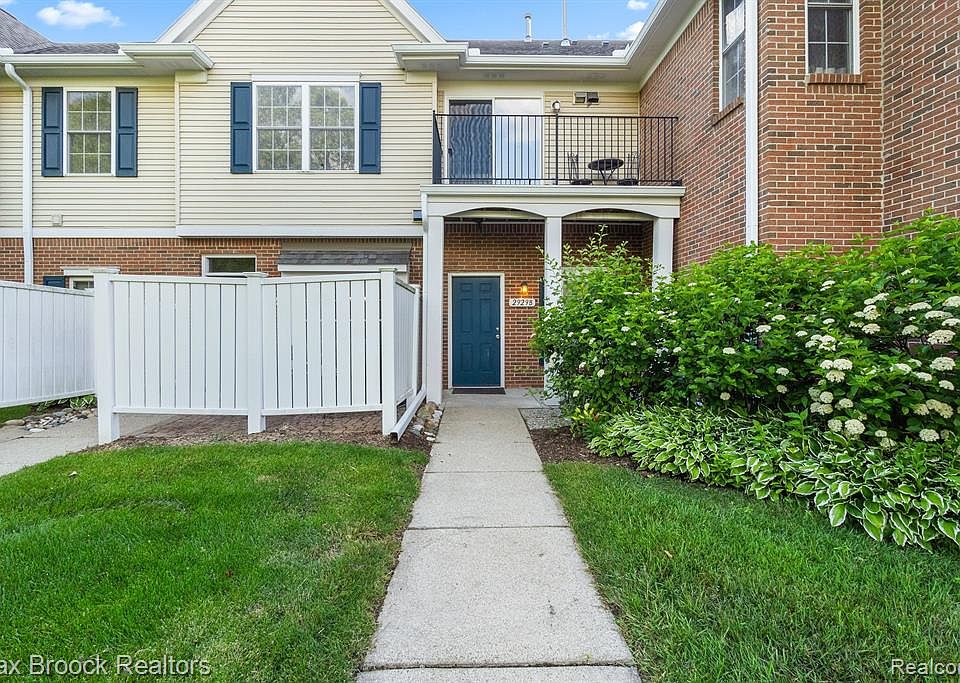 2929 Cottonwood Dr UNIT B, Waterford, MI 48328 | Zillow