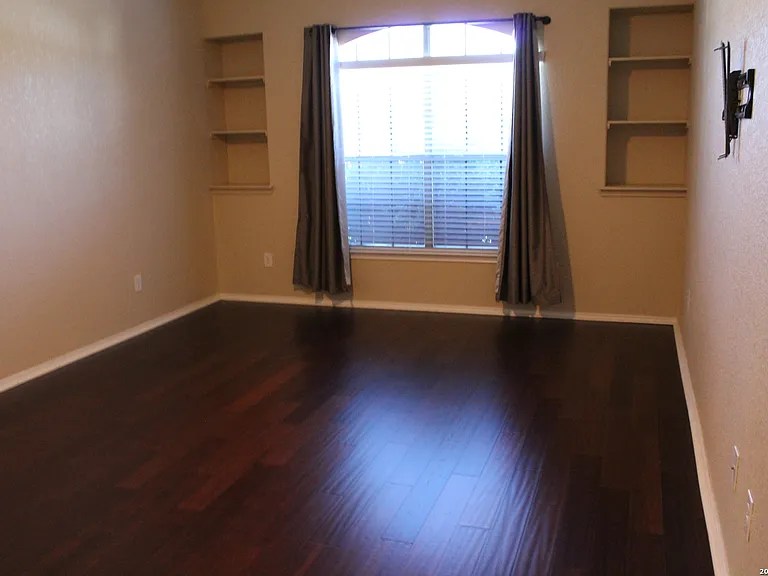 1322 Oriole Ct — Photo 4