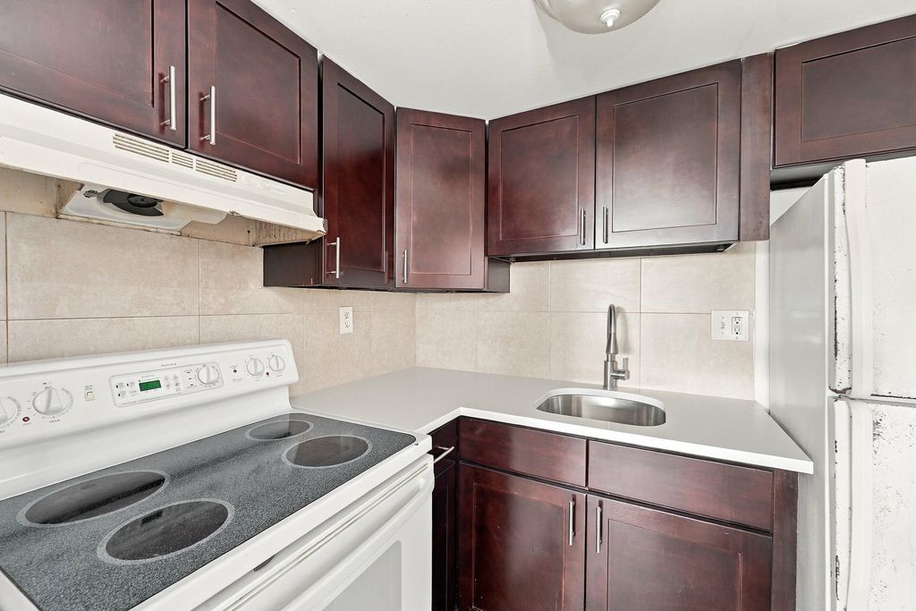 241 SE 9th Ave APT 101, photo 7