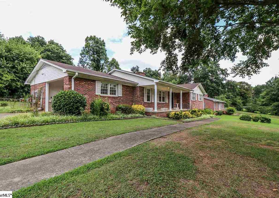 1st image of 213 Brookwood Dr