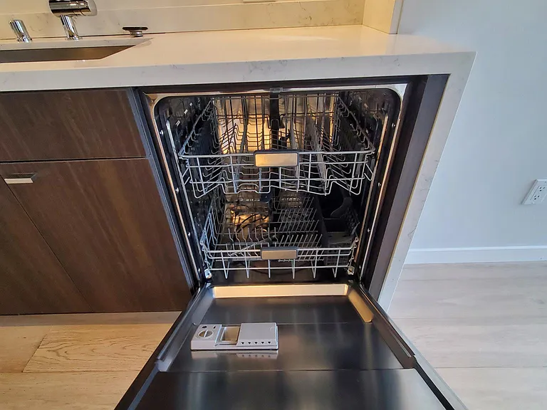 2600 Harrison St #304 — Photo 5