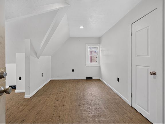 2nd image of 209 Park Ave