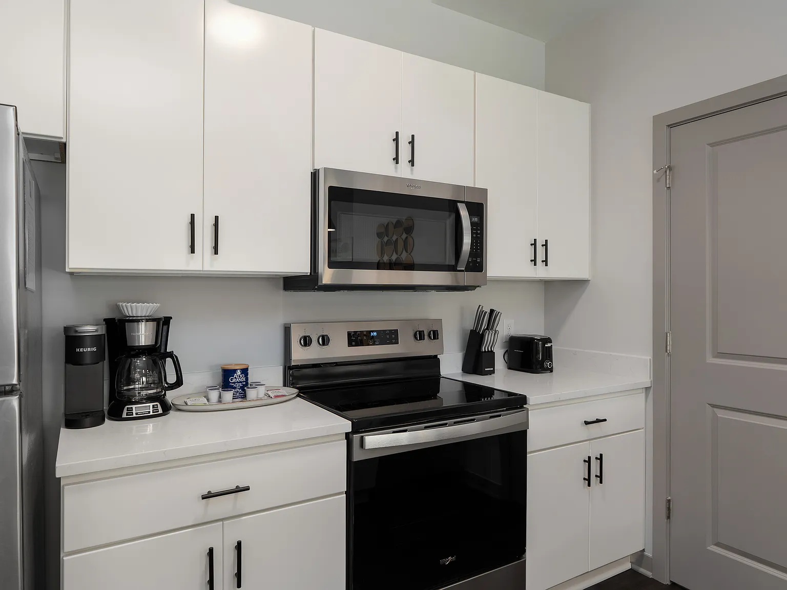 2 bed, 954 sqft, $5,970 — Photo 4