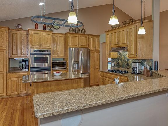 3rd image of 5913 Waterford Ct