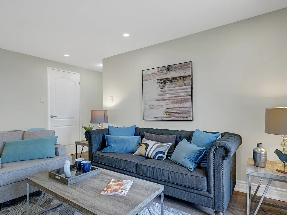 622 Upper Wentworth St #207