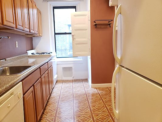 3rd image of 156 Claremont Ave #5W